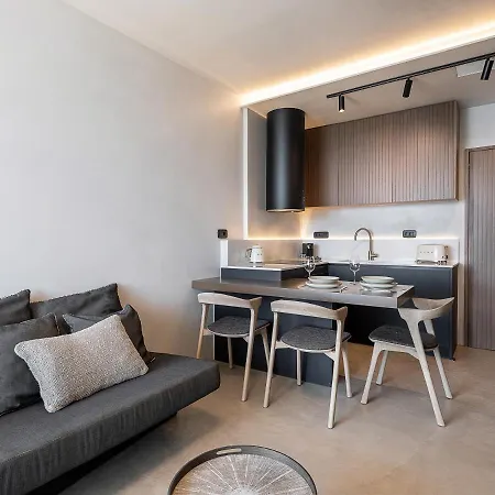 Brand New Luxury Seannamon Suites, Amazing Seaview