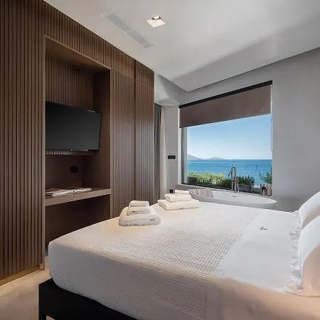 Brand New Luxury Seannamon Suites, Amazing Seaview