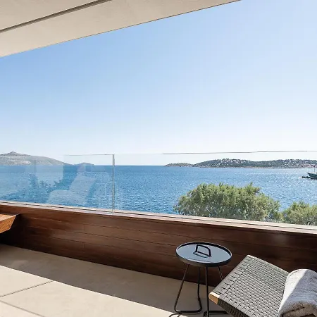 Brand New Luxury Seannamon Suites, Amazing Seaview